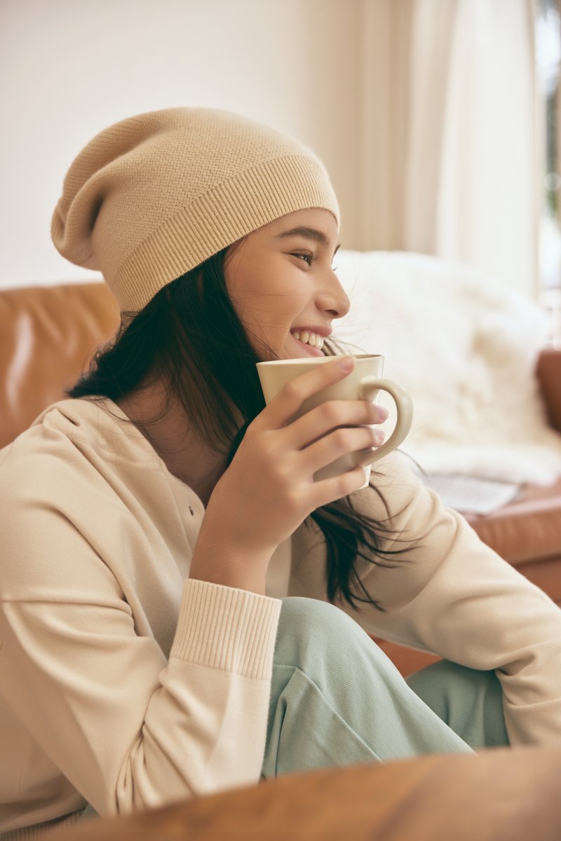 WAYSOFT cashmere beanie worn by a woman in winter